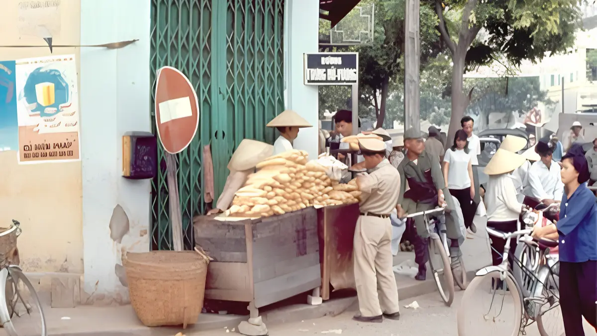bánh mì chan nước