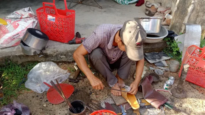 nghề hàn dép nhựa