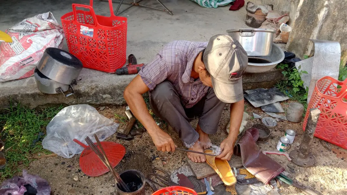 nghề hàn dép nhựa