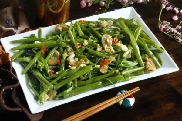 Rau muống xào tóp mỡ