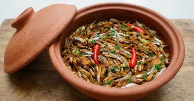cá cơm kho keo